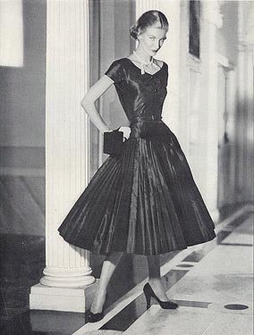 1947 Dior Defilesinden Bir Kare